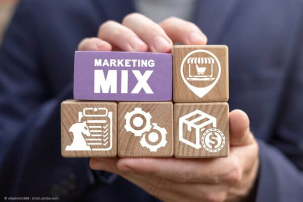 Von der Produktidee zur Produktentwicklung und von dort zur Markteinführung durch den Marketing-Mix.